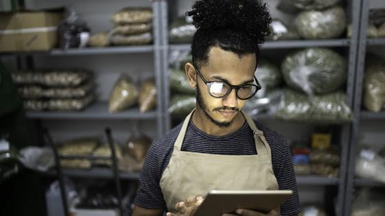 7 No-nonsense paths to grants for Hispanic small business owners