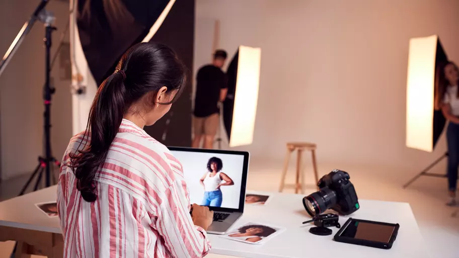 Photographer sets up lights