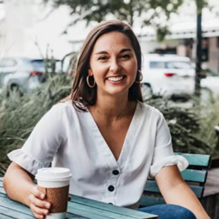 Elle Overholt - Podcast