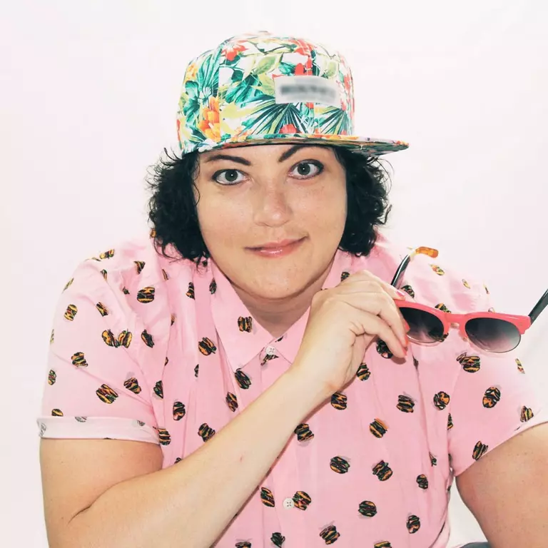 Julie-Marateck-stand-up-comedy